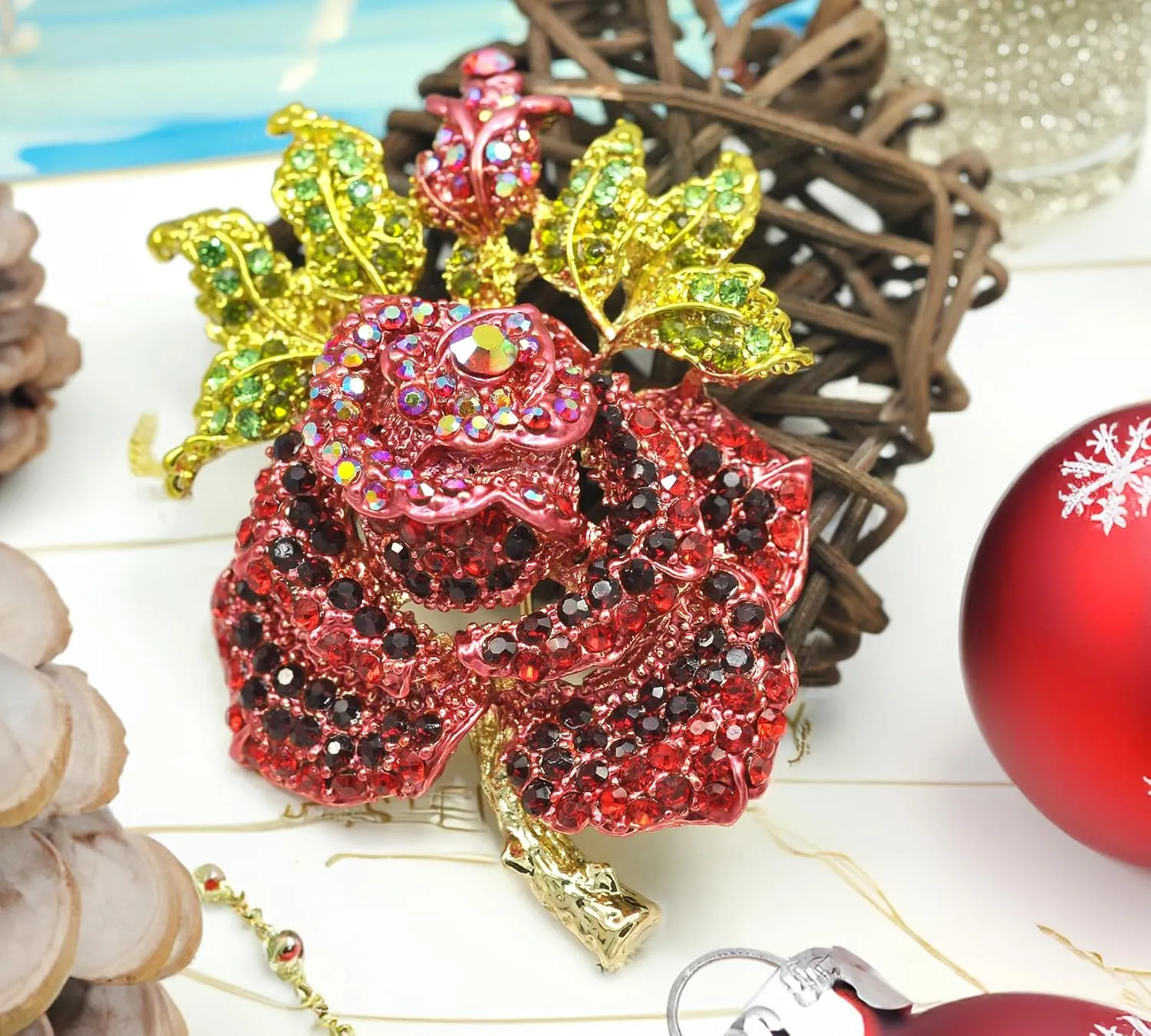 Gyn&Joy Women's Austrian Crystal Blooming Rose Beautiful Flower Brooch pin