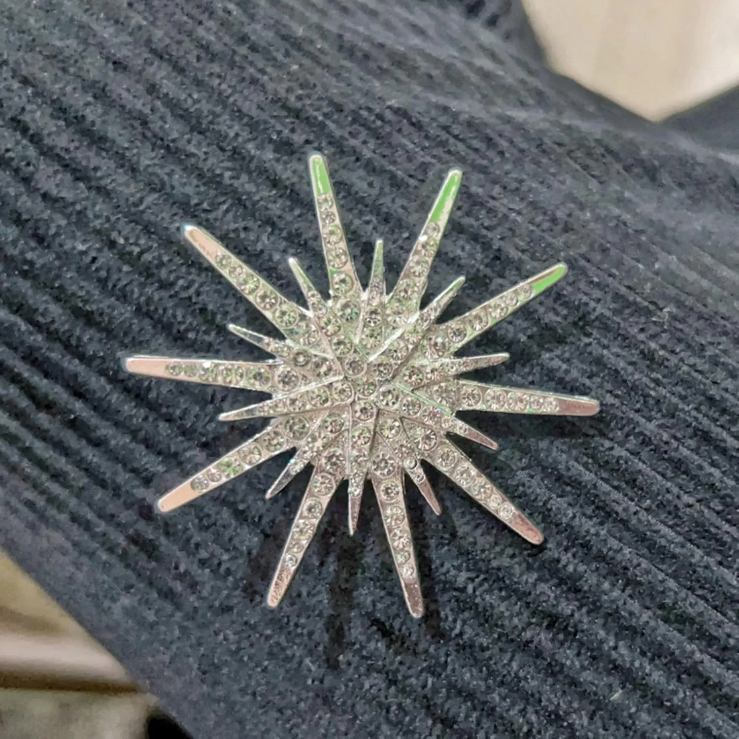 Sunflower Brooch Pins Sunflower Pearl Brooch for Women Sunflower Rhinestone Brooches Pins Flower Broochs Pins Pearl Pines for Clothes Lapel Badge Brooches Pines for Lanyards Backpacks Clothes Hats Jackets